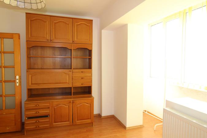 3 camere- Aviatiei, etaj3/4- imobil solid. plus loc de parcare