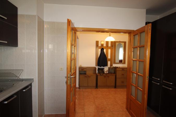 3 camere- Aviatiei, etaj3/4- imobil solid. plus loc de parcare