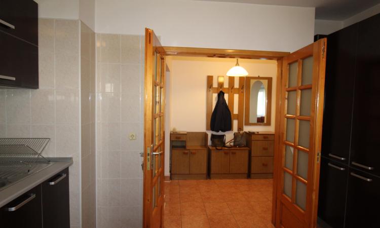 3 camere- Aviatiei, etaj3/4- imobil solid. plus loc de parcare