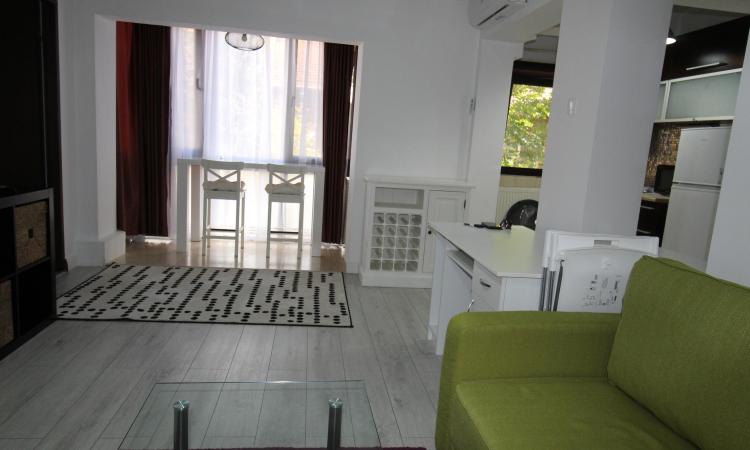 2 camere, etaj 1- apartament de vis- pentru inchiriat pe termen lung