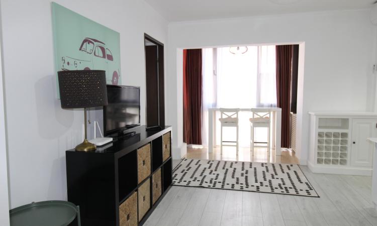2 camere, etaj 1- apartament de vis- pentru inchiriat pe termen lung