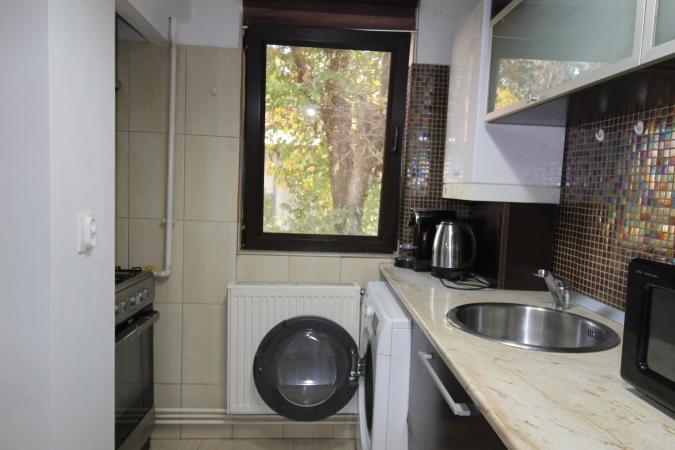 2 camere, etaj 1- apartament de vis- pentru inchiriat pe termen lung