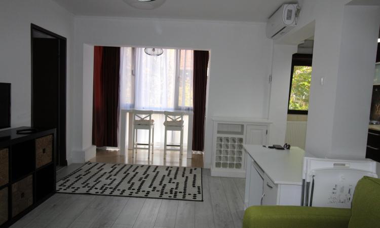 2 camere, etaj 1- apartament de vis- pentru inchiriat pe termen lung