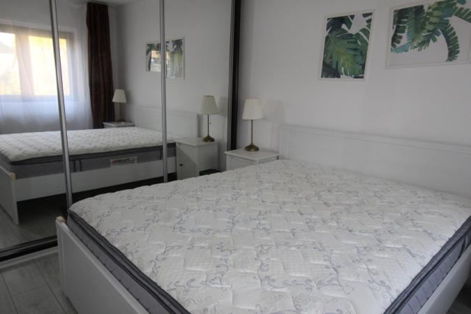 2 camere, etaj 1- apartament de vis- pentru inchiriat pe termen lung