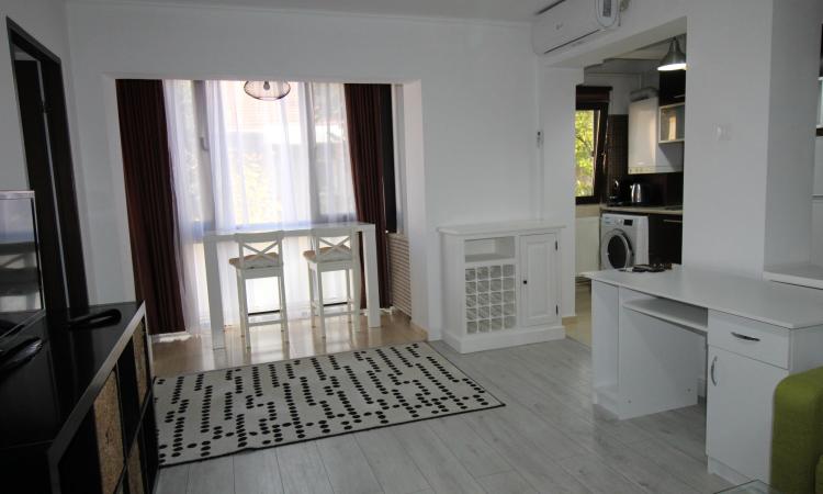 2 camere, etaj 1- apartament de vis- pentru inchiriat pe termen lung