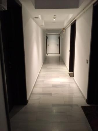 Rent for single. 2 CAMERE. etaj 1. Unirii- str Principatele Unite 38-40. Bucharest central area- bus to the airport