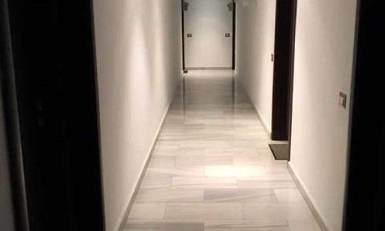 Rent for single. 2 CAMERE. etaj 1. Unirii- str Principatele Unite 38-40. Bucharest central area- bus to the airport