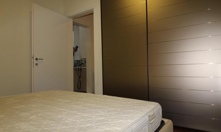 Rent for single. 2 CAMERE. etaj 1. Unirii- str Principatele Unite 38-40. Bucharest central area- bus to the airport