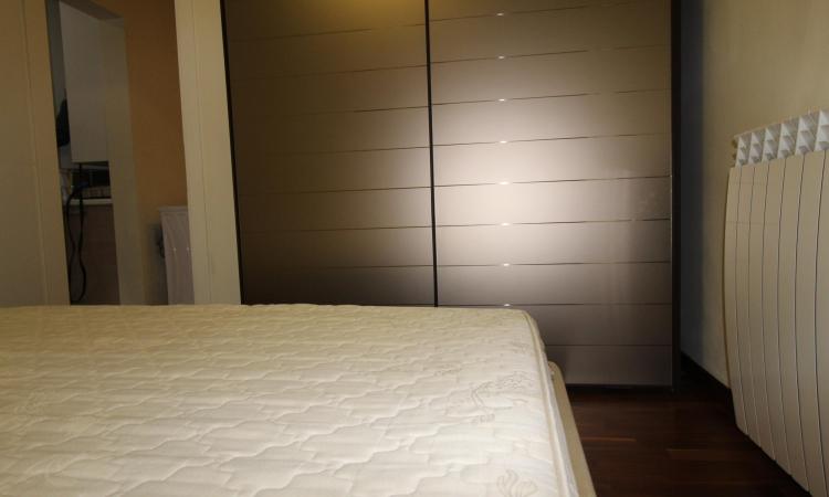 Rent for single. 2 CAMERE. etaj 1. Unirii- str Principatele Unite 38-40. Bucharest central area- bus to the airport
