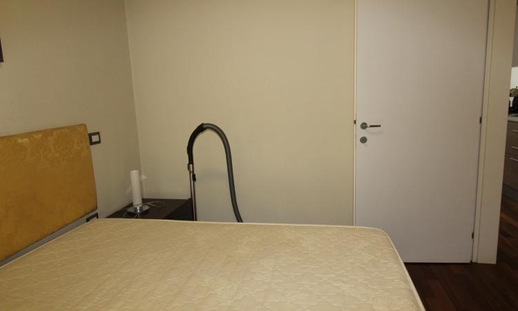 Rent for single. 2 CAMERE. etaj 1. Unirii- str Principatele Unite 38-40. Bucharest central area- bus to the airport