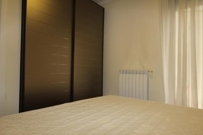 Rent for single. 2 CAMERE. etaj 1. Unirii- str Principatele Unite 38-40. Bucharest central area- bus to the airport