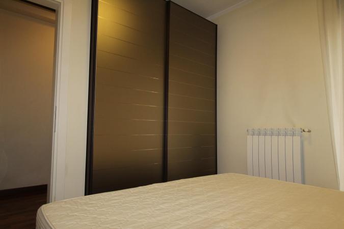 Rent for single. 2 CAMERE. etaj 1. Unirii- str Principatele Unite 38-40. Bucharest central area- bus to the airport