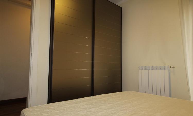 Rent for single. 2 CAMERE. etaj 1. Unirii- str Principatele Unite 38-40. Bucharest central area- bus to the airport