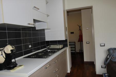 Rent for single. 2 CAMERE. etaj 1. Unirii- str Principatele Unite 38-40. Bucharest central area- bus to the airport