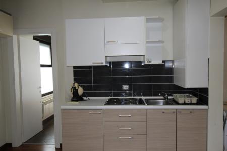 Rent for single. 2 CAMERE. etaj 1. Unirii- str Principatele Unite 38-40. Bucharest central area- bus to the airport