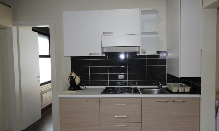 Rent for single. 2 CAMERE. etaj 1. Unirii- str Principatele Unite 38-40. Bucharest central area- bus to the airport