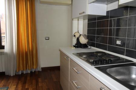 Rent for single. 2 CAMERE. etaj 1. Unirii- str Principatele Unite 38-40. Bucharest central area- bus to the airport