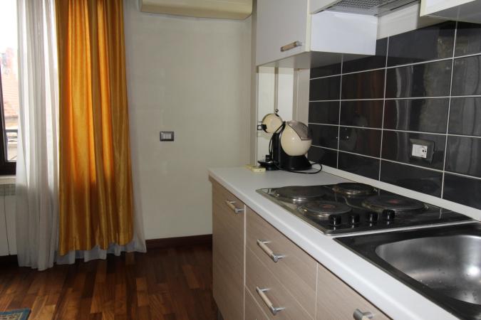 Rent for single. 2 CAMERE. etaj 1. Unirii- str Principatele Unite 38-40. Bucharest central area- bus to the airport