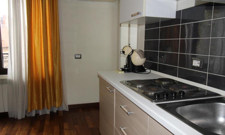 Rent for single. 2 CAMERE. etaj 1. Unirii- str Principatele Unite 38-40. Bucharest central area- bus to the airport