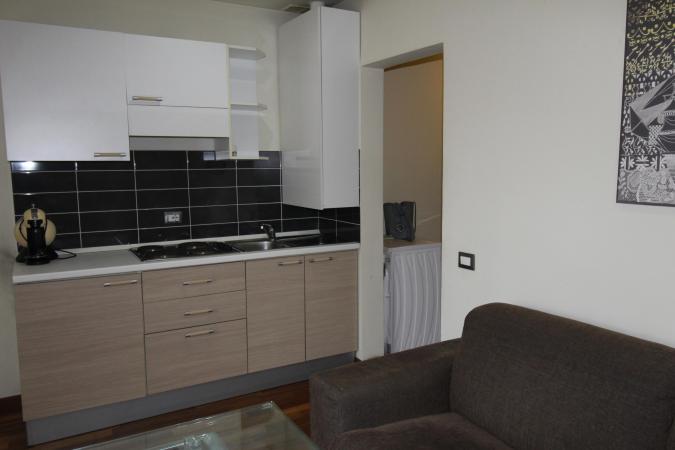Rent for single. 2 CAMERE. etaj 1. Unirii- str Principatele Unite 38-40. Bucharest central area- bus to the airport