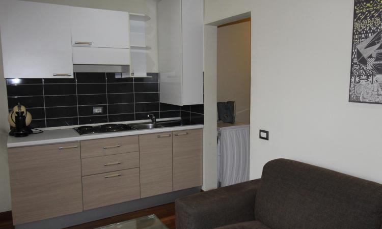Rent for single. 2 CAMERE. etaj 1. Unirii- str Principatele Unite 38-40. Bucharest central area- bus to the airport
