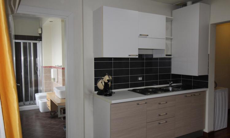Rent for single. 2 CAMERE. etaj 1. Unirii- str Principatele Unite 38-40. Bucharest central area- bus to the airport