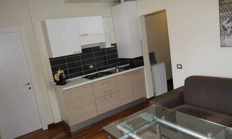 Rent for single. 2 CAMERE. etaj 1. Unirii- str Principatele Unite 38-40. Bucharest central area- bus to the airport