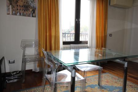 Rent for single. 2 CAMERE. etaj 1. Unirii- str Principatele Unite 38-40. Bucharest central area- bus to the airport