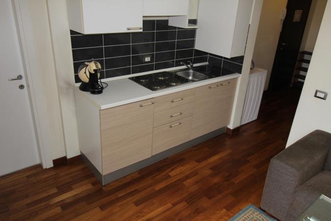 Rent for single. 2 CAMERE. etaj 1. Unirii- str Principatele Unite 38-40. Bucharest central area- bus to the airport