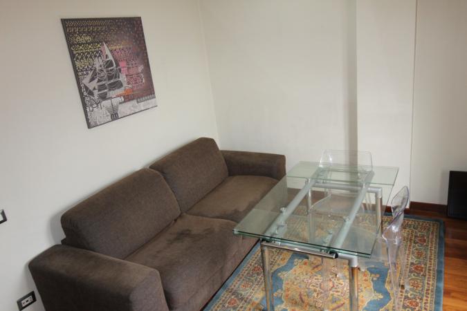 Rent for single. 2 CAMERE. etaj 1. Unirii- str Principatele Unite 38-40. Bucharest central area- bus to the airport