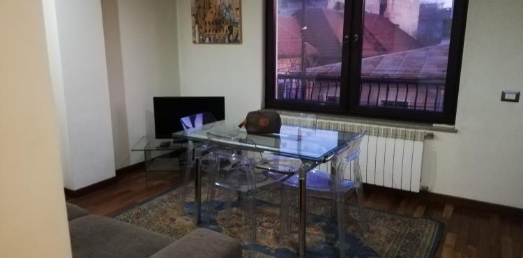 Rent for single. 2 CAMERE. etaj 1. Unirii- str Principatele Unite 38-40. Bucharest central area- bus to the airport