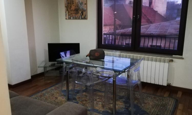 Rent for single. 2 CAMERE. etaj 1. Unirii- str Principatele Unite 38-40. Bucharest central area- bus to the airport