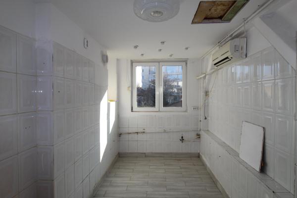 Studio de renovat. Super locatie. Casa veche etj 2/2