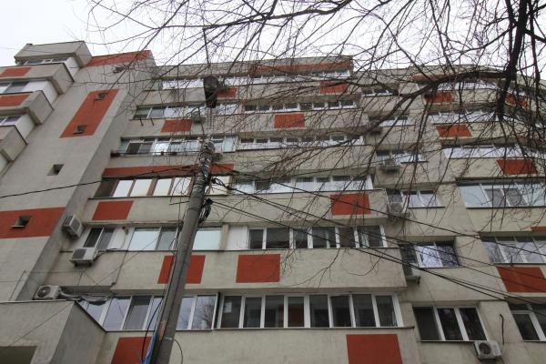 3 camere Mihalache de vanzare etaj 4- cu balcon mare