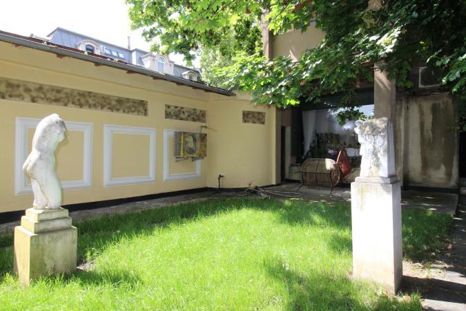 Parter. Curte in proprietate. Zona Capitale