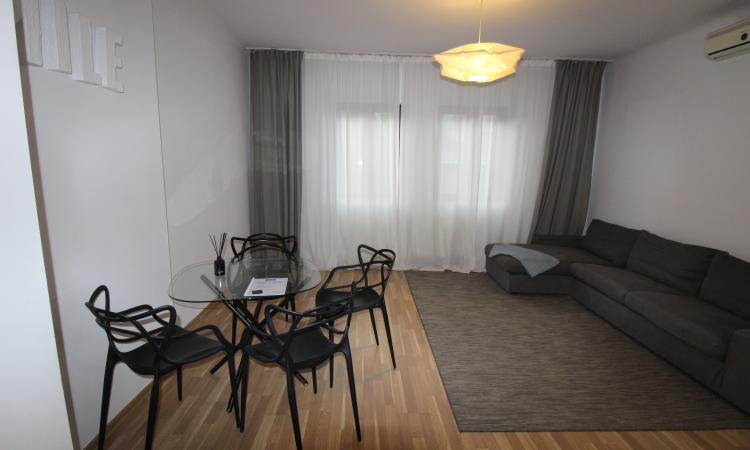 Apartament in vila. Zona Capitale, etaj 2/2