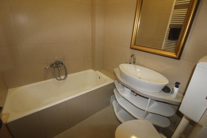 Apartament in vila. Zona Capitale, etaj 2/2