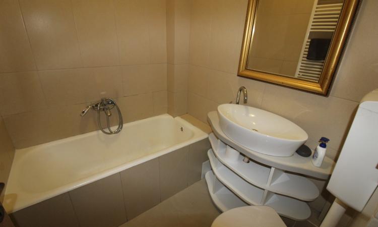 Apartament in vila. Zona Capitale, etaj 2/2
