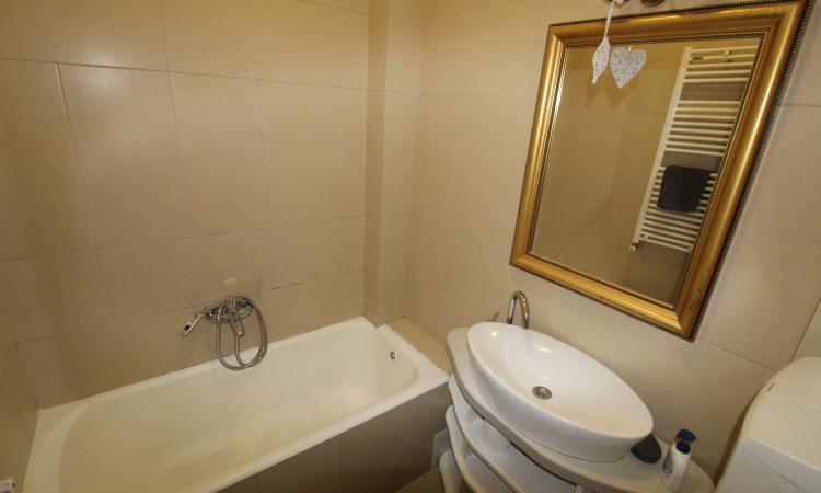 Apartament in vila. Zona Capitale, etaj 2/2