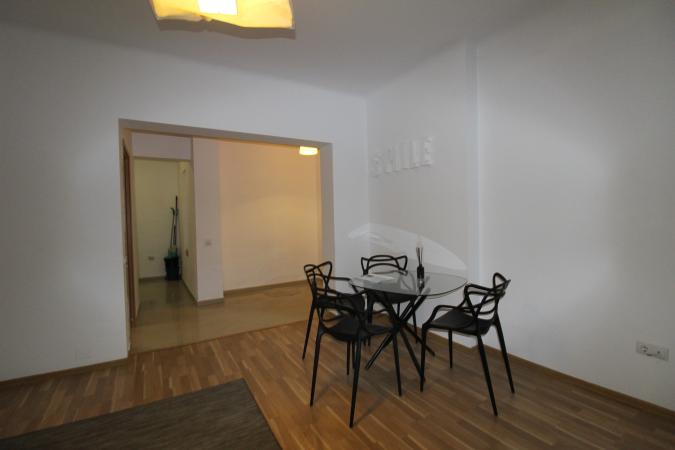 Apartament in vila. Zona Capitale, etaj 2/2