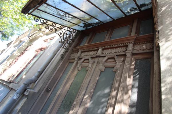 Bijuterie retro. Casa singur curte, Bd. Marasesti sector 4 cu teren in proprietate
