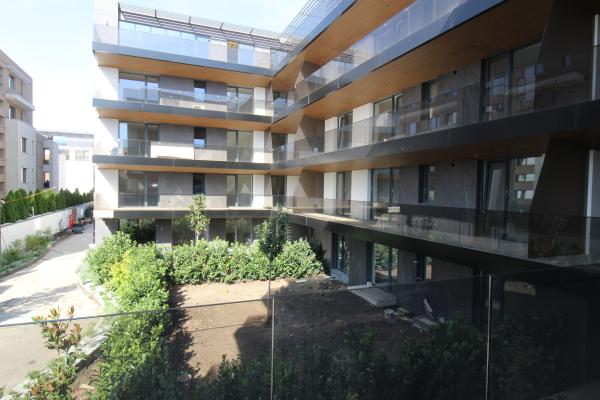 Cambridge School, 4 camere 3 bai 2 terase mari 2 locuri de parcare. Erou Iancu Nicolae.