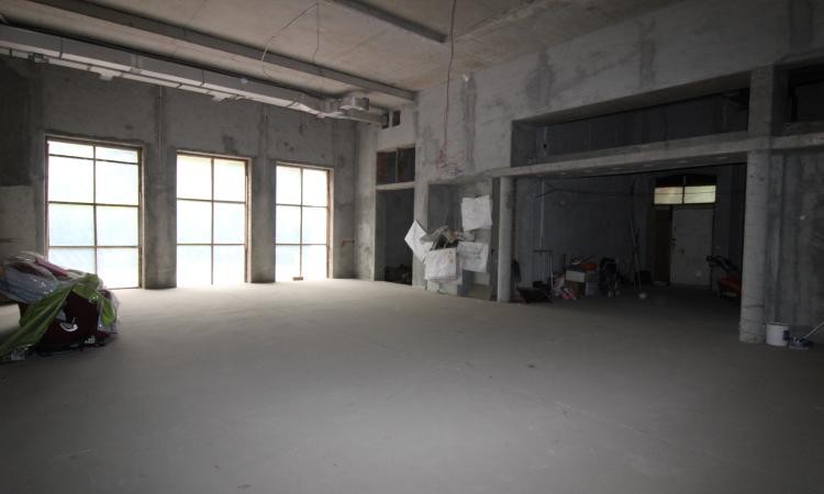 Sediu comercial perfect pentru clinica medicala, spital privat sau camin de batrani
