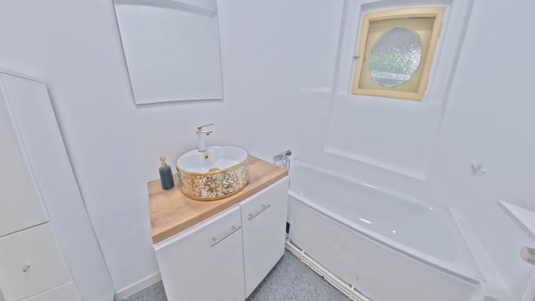 6 Camere - 3 bai - Piata Romana - Balcon - 3 min metrou