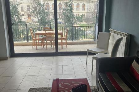 Terasa mare cu vedere catre Gradina Mitropoliei. Unirii 2 camere de vanzare