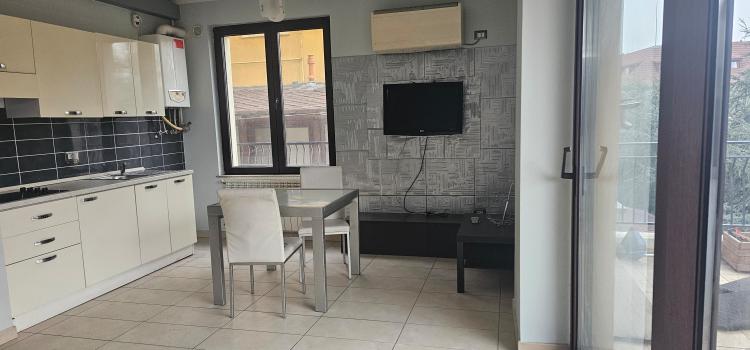Terasa mare cu vedere catre Gradina Mitropoliei. Unirii 2 camere de vanzare