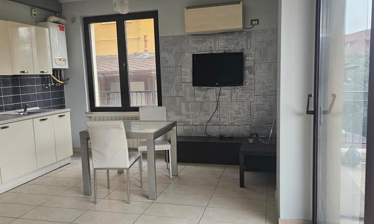 Terasa mare cu vedere catre Gradina Mitropoliei. Unirii 2 camere de vanzare