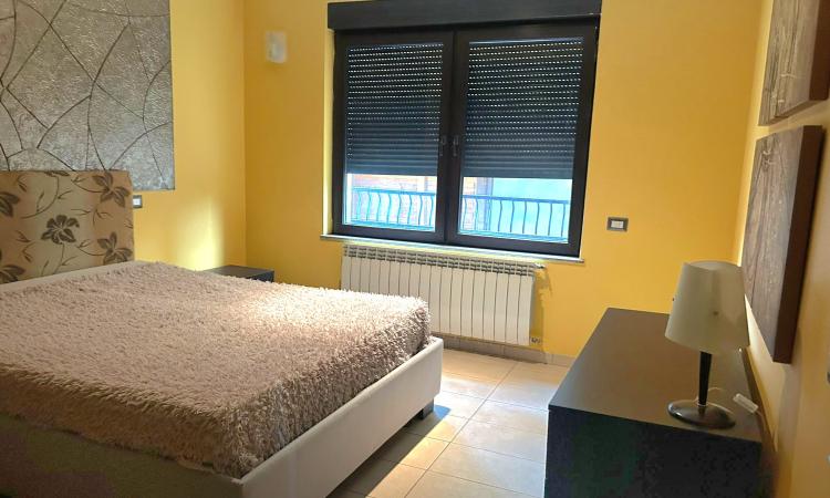Terasa mare cu vedere catre Gradina Mitropoliei. Unirii 2 camere de vanzare