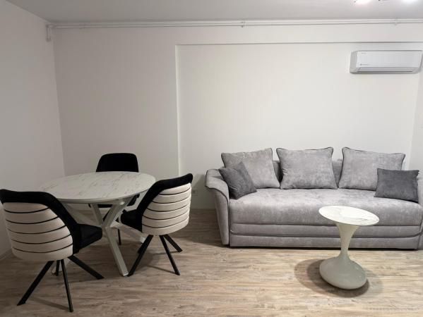 Nerva Traian- sediu comercial companie- 2 camere de inchiriat, imobil nou