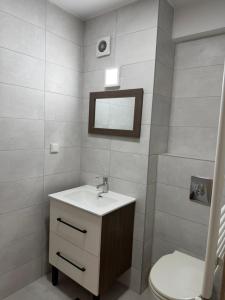 Nerva Traian- sediu comercial companie- 2 camere de inchiriat, imobil nou